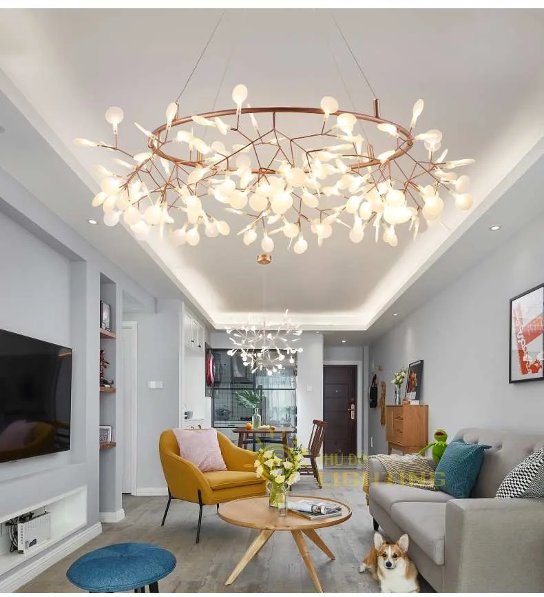 Mẫu đèn chùm hiện đại với thiết kế cách điệu giúp không gian trở nên thanh thoát và rộng rãi hơn