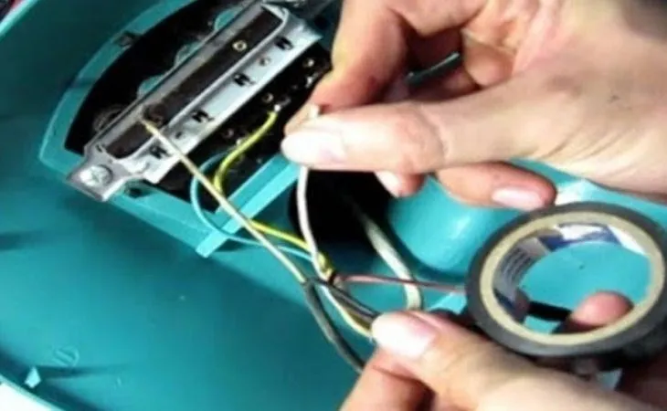 Quạt bị đứt dây dẫn điện do sử dụng lâu ngày hoặc do chuột bọ cắn phá