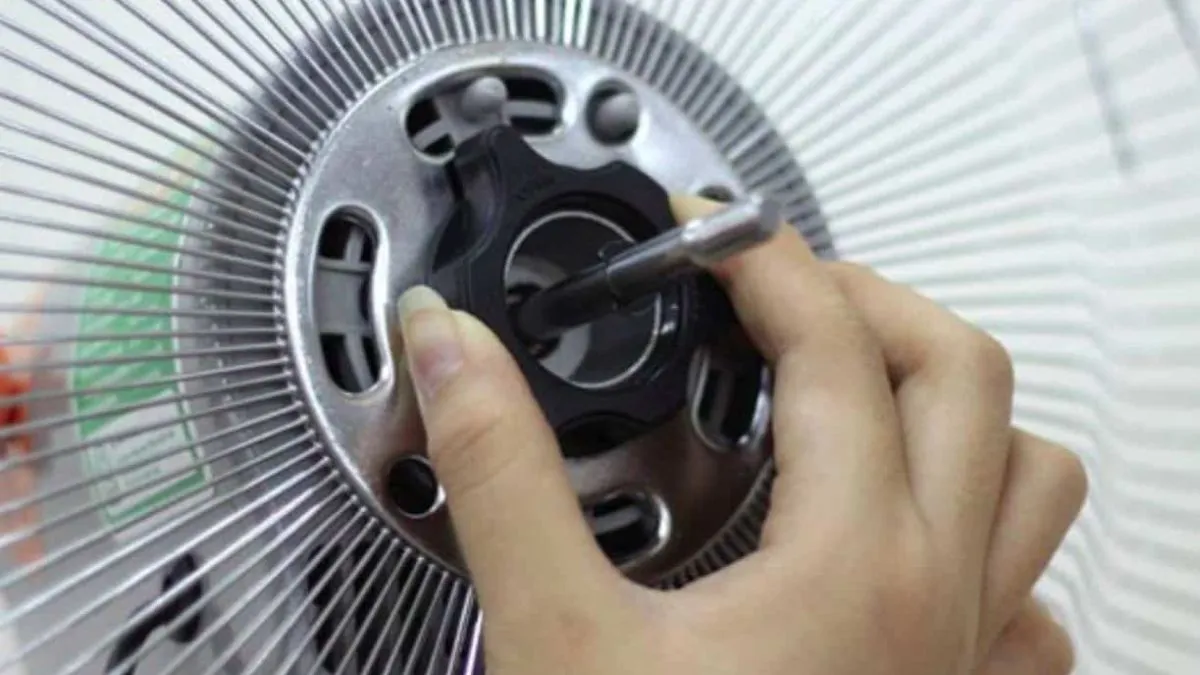 Hình ảnh chi tiết ổ trục quạt điện cần được bôi trơn định kỳ để vận hành êm