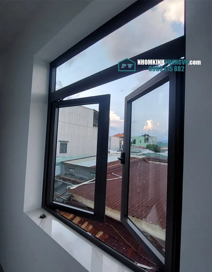 Mẫu cửa nhôm Xingfa phòng ngủ mở quay màu nâu cafe sang trọng