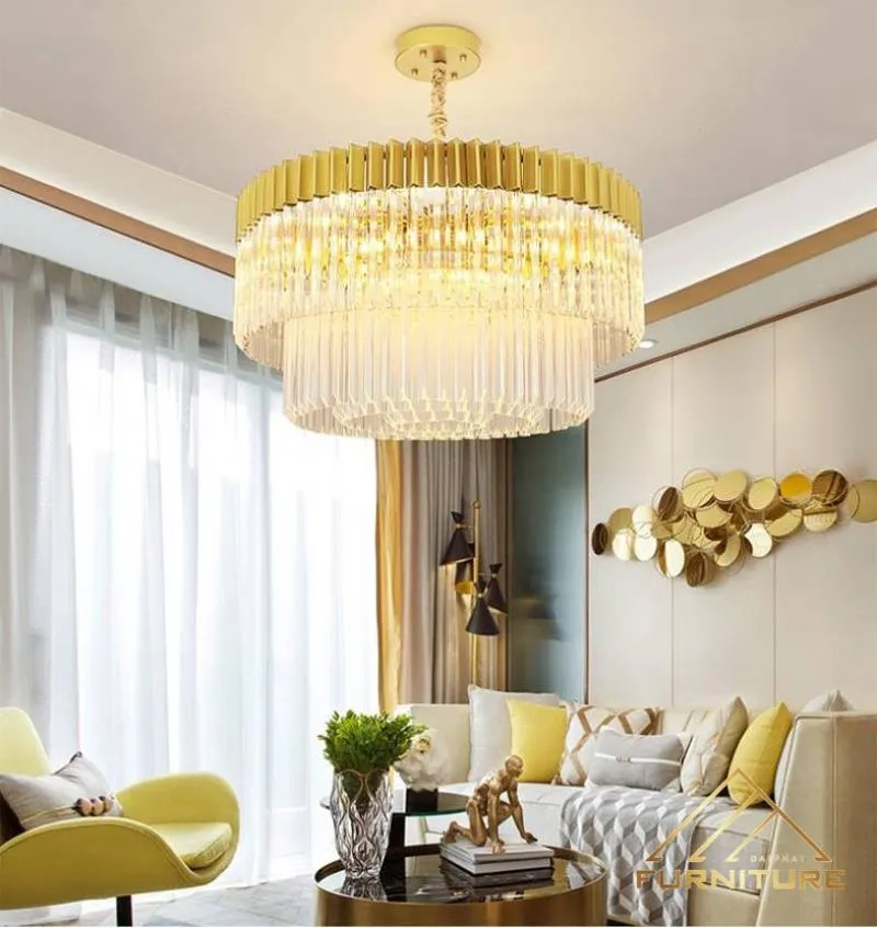 Mẫu đèn chùm pha lê với thiết kế tinh gọn mang lại cảm giác nhẹ nhàng nhưng không kém phần sang trọng