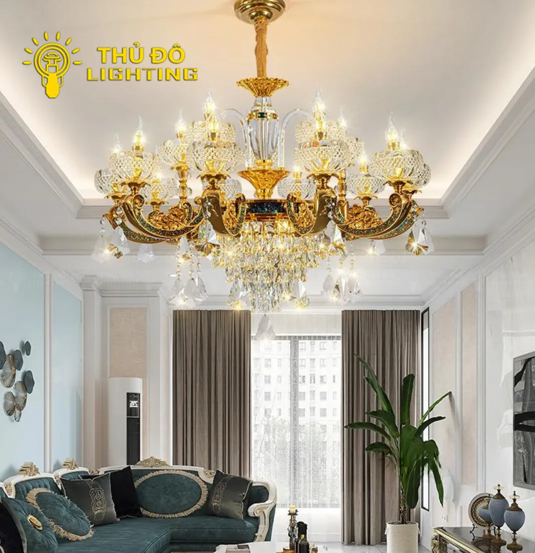 Đèn chùm pha lê 9012 với các hạt pha lê tán sắc lấp lánh phản chiếu ánh sáng vàng ấm