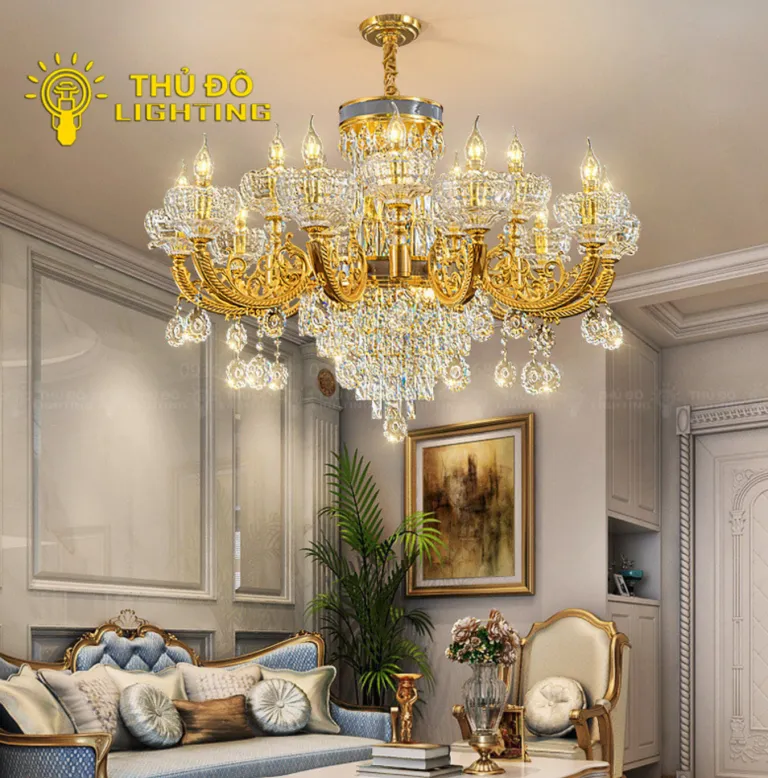 Thiết kế đèn chùm pha lê 9008 với khung xương kim loại chắc chắn và họa tiết cổ điển