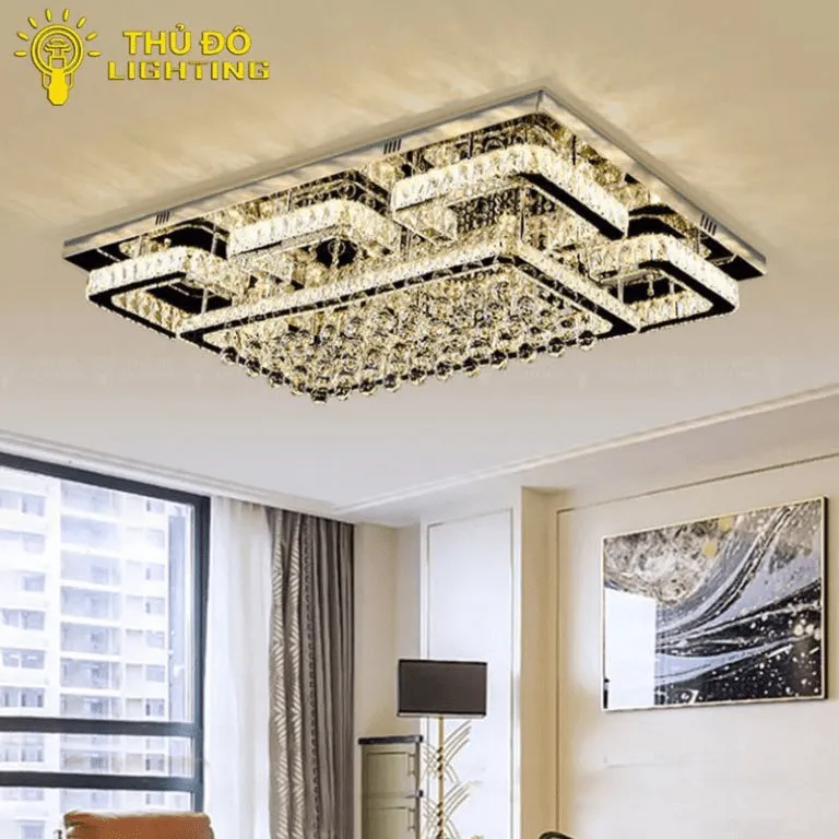 Ánh sáng tán sắc qua các hạt pha lê tạo nên chiều sâu cho không gian phòng khách