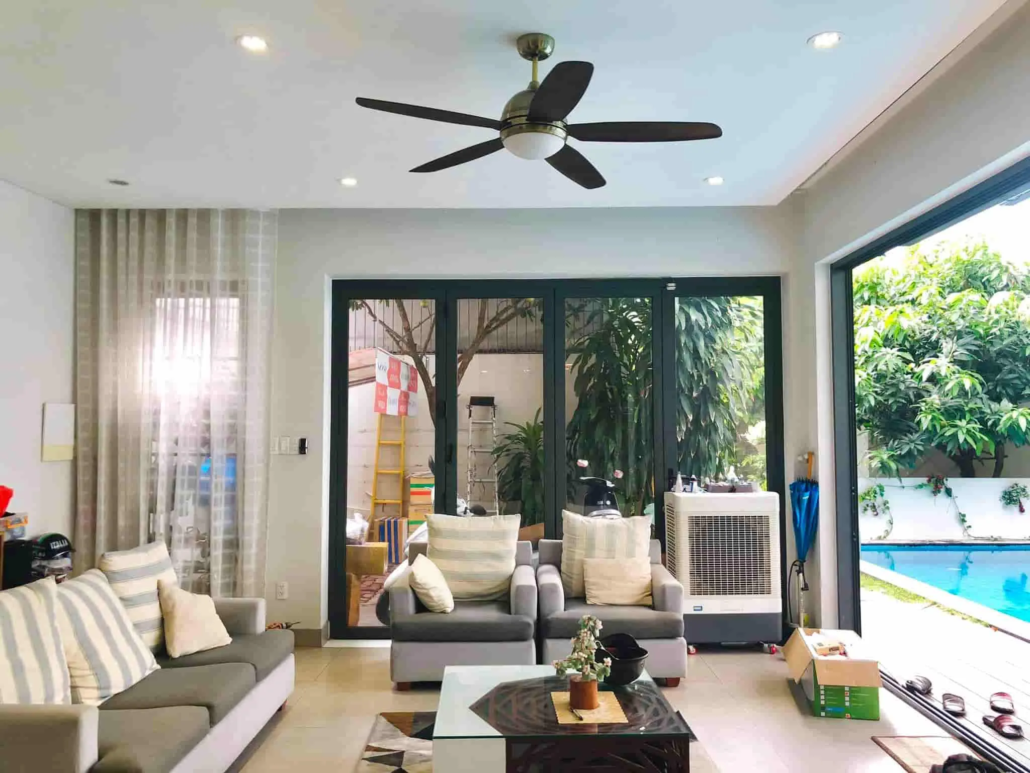 Cận cảnh mẫu quạt trần Luxaire Strong với thiết kế cánh quạt tối ưu cho lưu lượng gió lớn