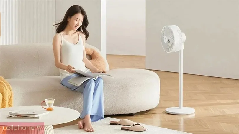 Sơ đồ cấu tạo và nguyên lý hoạt động của quạt máy khi dòng điện kích hoạt động cơ xoay cánh quạt tạo luồng khí