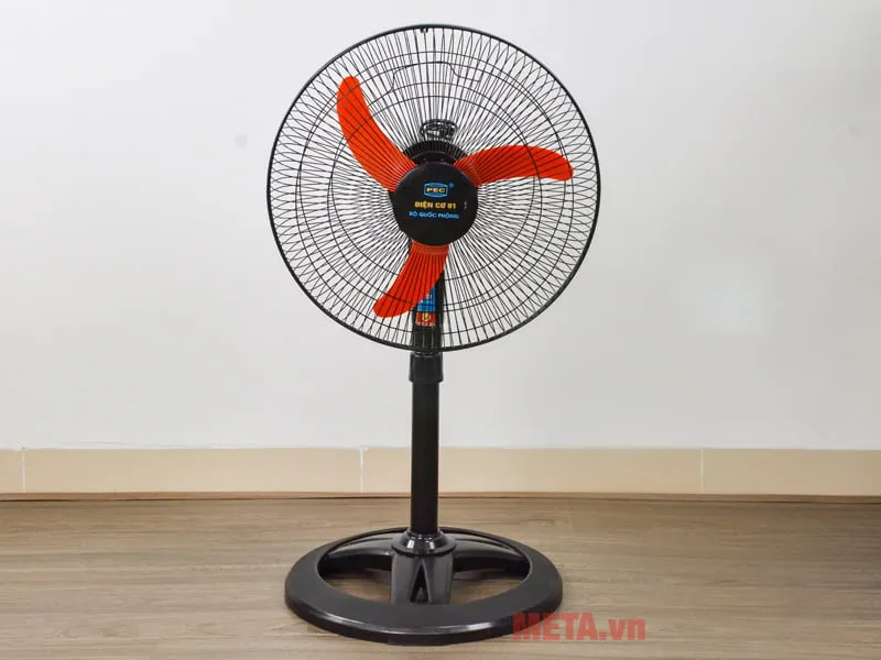 Góc nghiêng của quạt cho thấy độ hoàn thiện cao trong từng chi tiết cơ khí