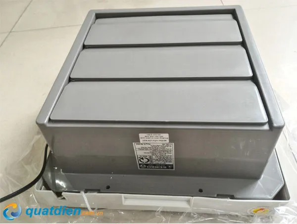 Cận cảnh mặt sau quạt hút Senko H150 cho thấy hệ thống lọc bụi và bảo vệ động cơ