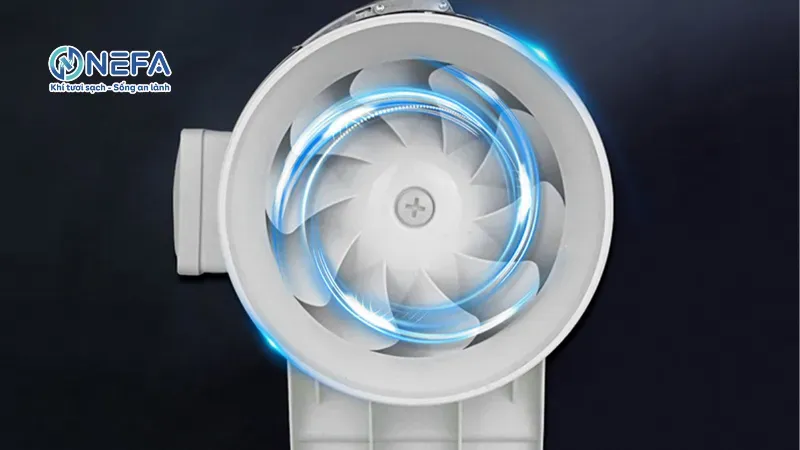 Cận cảnh thiết kế mặt trước của quạt thông gió Nefa với lưới bảo vệ chắc chắn