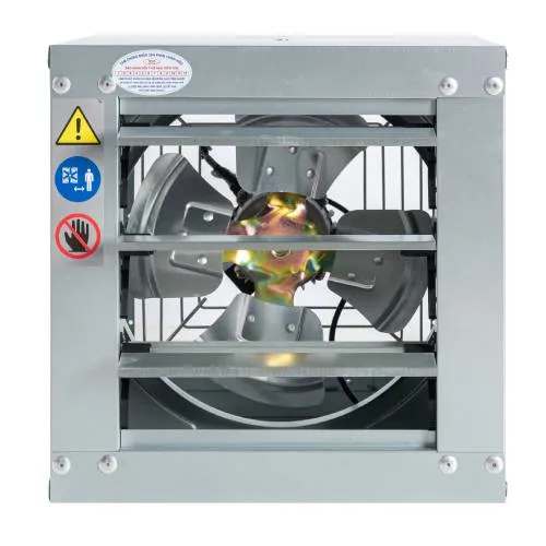 Quạt thông gió gắn tường kích thước 400x400 đang được lắp đặt thực tế tại một kho hàng sạch