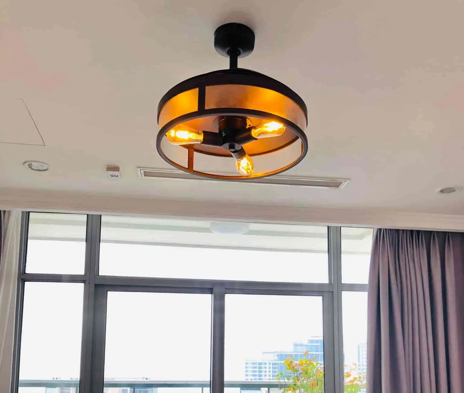 Mẫu quạt trần giấu cánh giúp tối ưu không gian trần nhã một cách hiệu quả