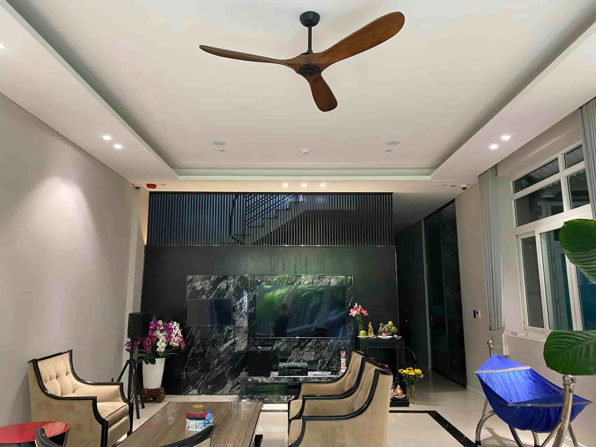 quạt trần phòng khách