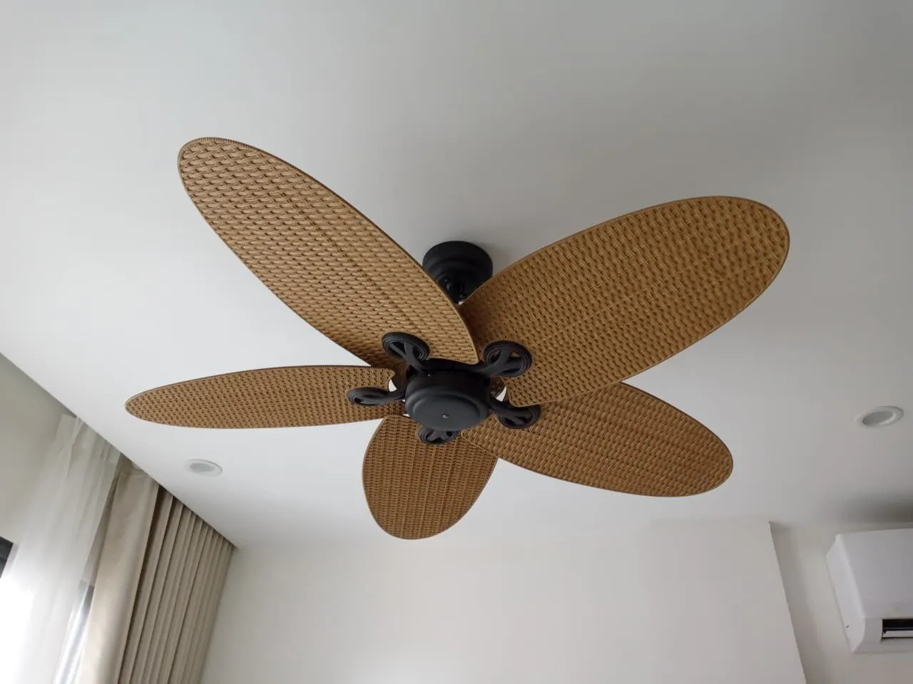 Mẫu quạt trần Lucci Fijian với sải cánh lớn phù hợp cho không gian diện tích rộng