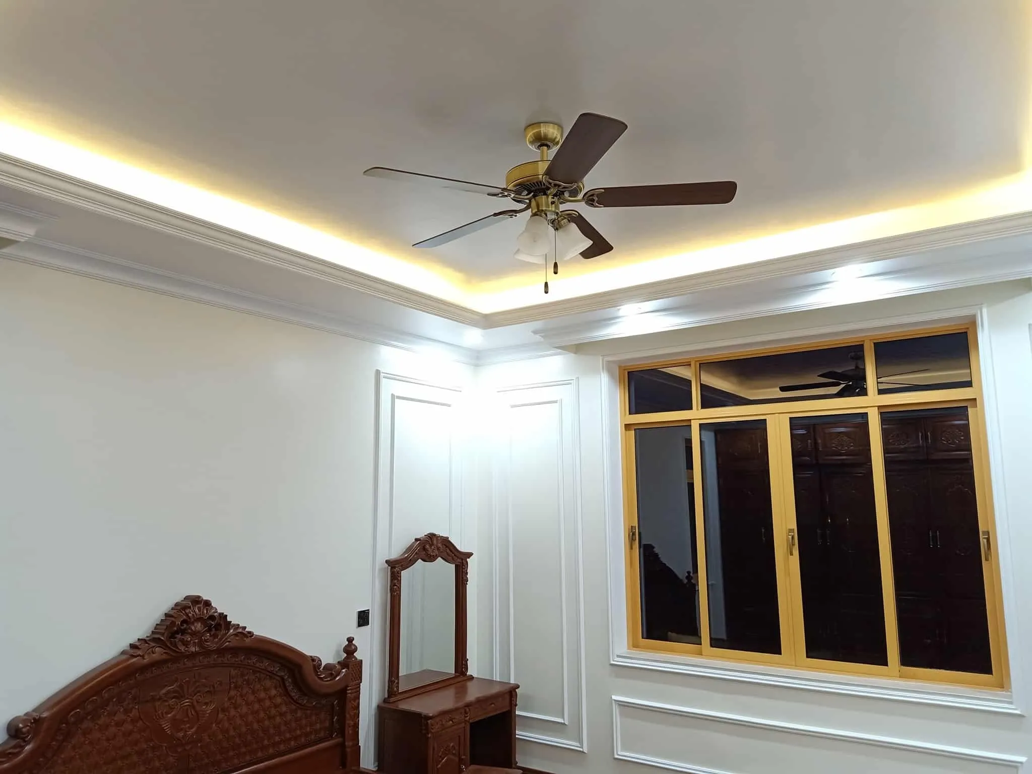 Showroom trưng bày đa dạng các dòng quạt trần nhập khẩu cao cấp với nhiều phong cách khác nhau